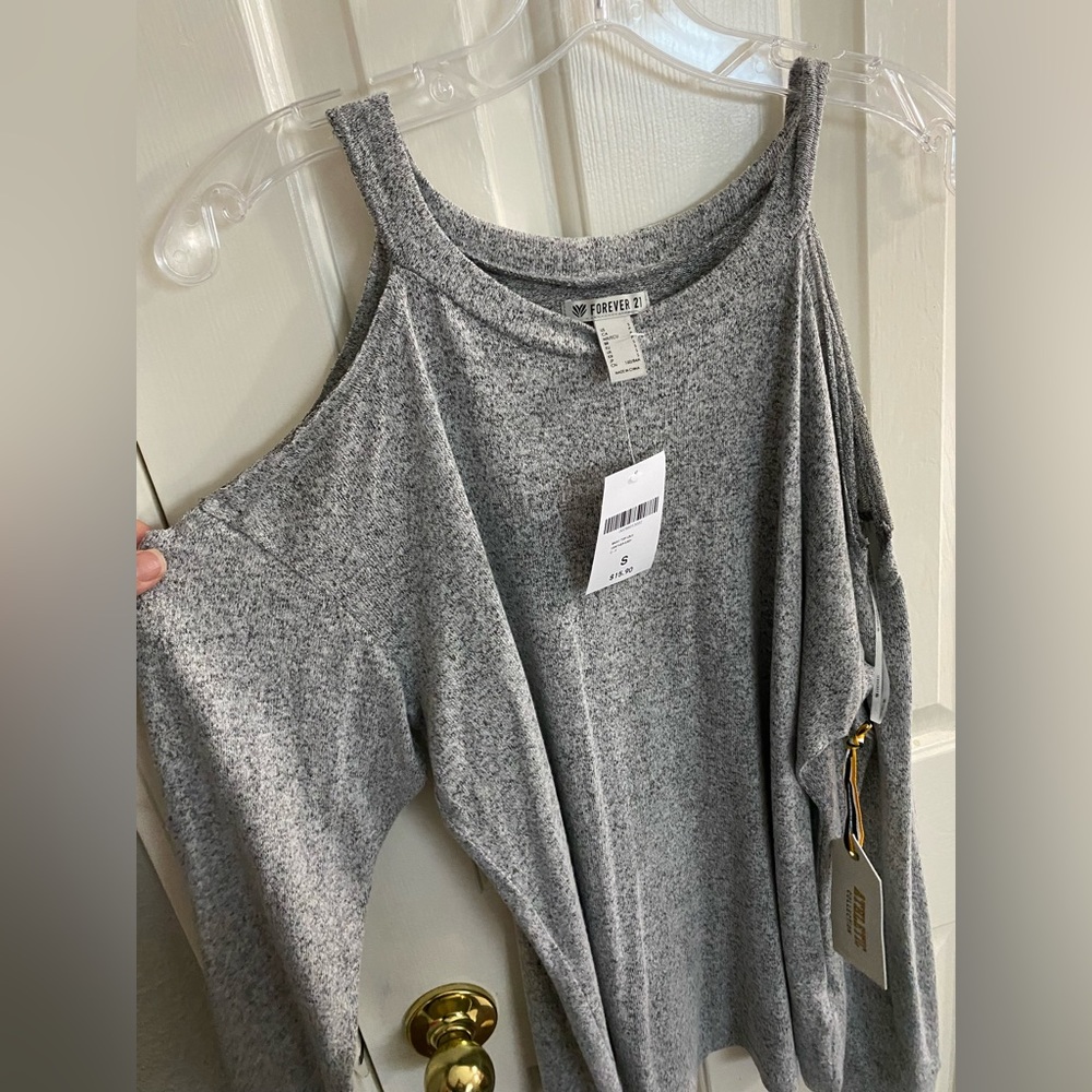 NWT F21 Heather Grey Cold Shoulder Sweater MUST BUNDLE